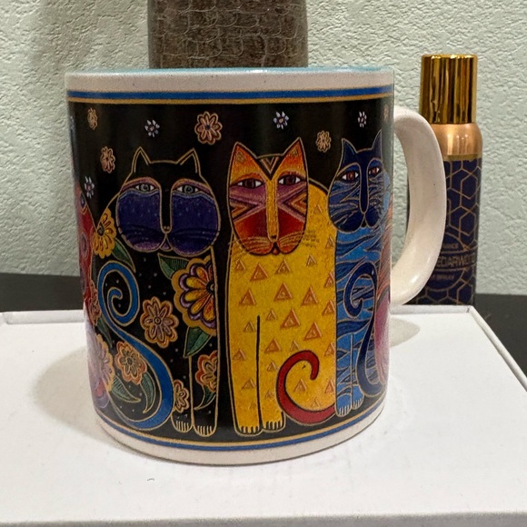 Laurel Burch Feline Family Portrait Colorful Cat Mug - Picture 1 of 6